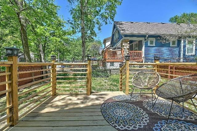 700 E 43rd Street, Kansas City, MO 64110