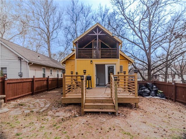 700 E 43rd Street, Kansas City, MO 64110