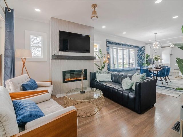 700 E 43rd Street, Kansas City, MO 64110