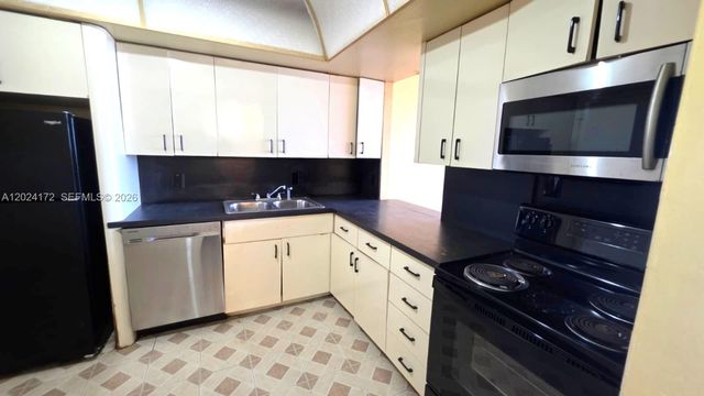 1301 NE Miami Gardens Dr 813W, Miami, FL 33179