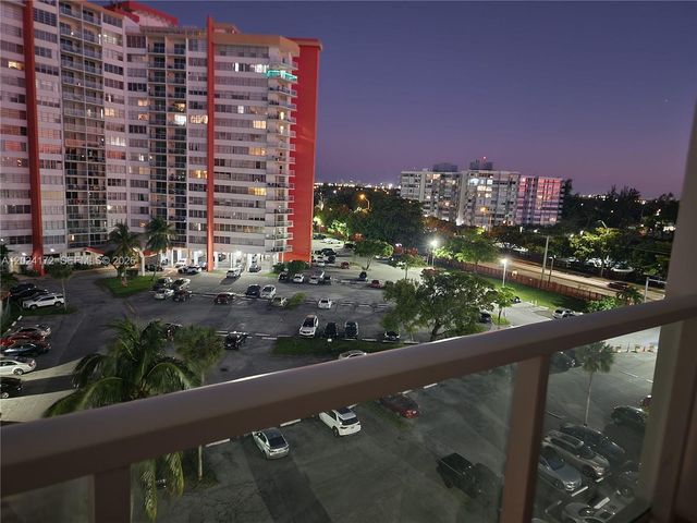 1301 NE Miami Gardens Dr 813W, Miami, FL 33179