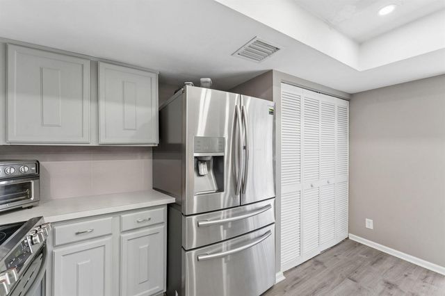 1425 Oxford Lane, Boynton Beach, FL 33426