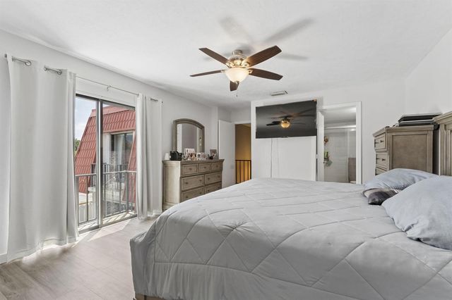 1425 Oxford Lane, Boynton Beach, FL 33426