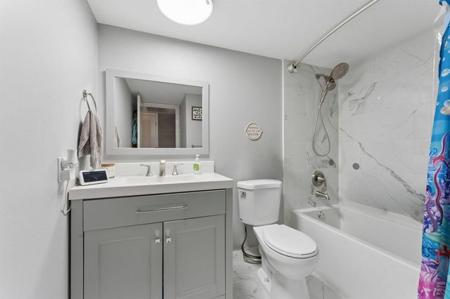 1425 Oxford Lane, Boynton Beach, FL 33426