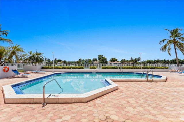 5700 Collins Ave 3A, Miami Beach, FL 33140