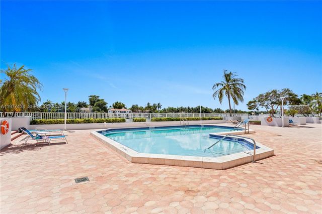 5700 Collins Ave 3A, Miami Beach, FL 33140