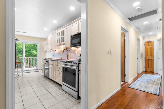 3 Douglas Drive, Pleasantville, NY 10570