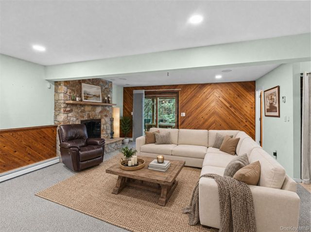 3 Douglas Drive, Pleasantville, NY 10570
