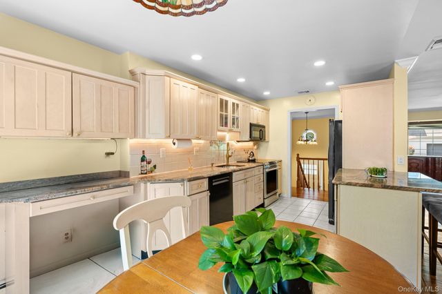 3 Douglas Drive, Pleasantville, NY 10570