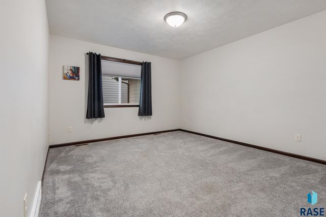 3633 E Brewster St Street, Sioux Falls, SD 57108