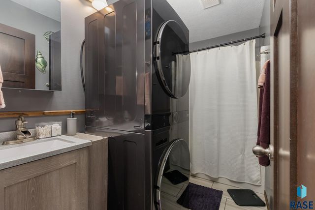 3633 E Brewster St Street, Sioux Falls, SD 57108