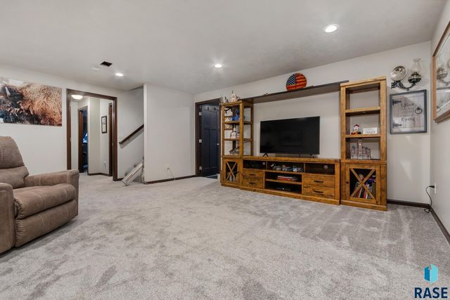 3633 E Brewster St Street, Sioux Falls, SD 57108