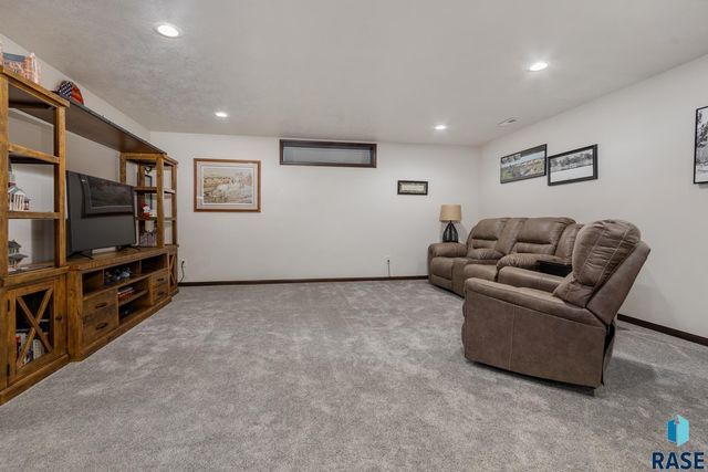 3633 E Brewster St Street, Sioux Falls, SD 57108