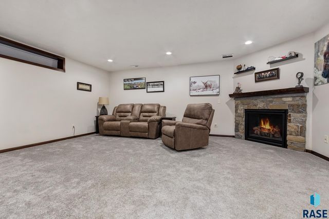 3633 E Brewster St Street, Sioux Falls, SD 57108