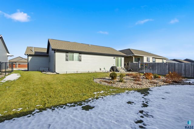 3633 E Brewster St Street, Sioux Falls, SD 57108