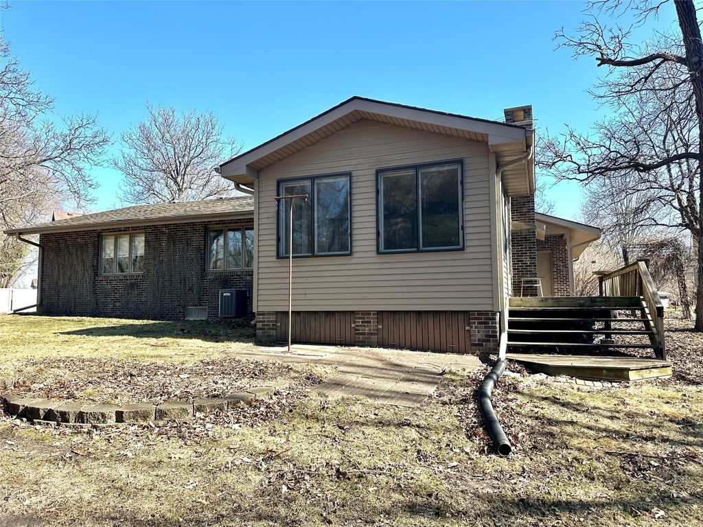 1223 Rush Ridge Road, Jefferson, IA 50129