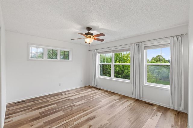 1548 Legacy Parkway E, Maplewood, MN 55109