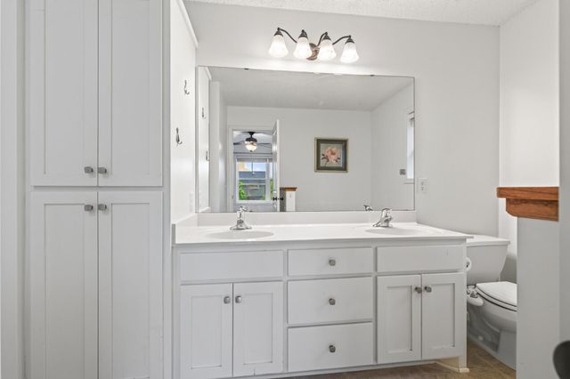 1548 Legacy Parkway E, Maplewood, MN 55109