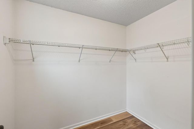 1548 Legacy Parkway E, Maplewood, MN 55109