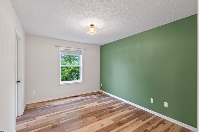 1548 Legacy Parkway E, Maplewood, MN 55109