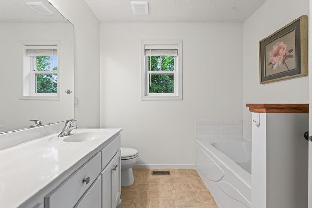 1548 Legacy Parkway E, Maplewood, MN 55109