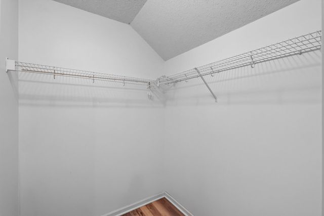 1548 Legacy Parkway E, Maplewood, MN 55109