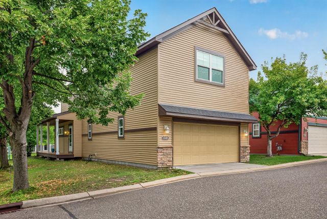 1548 Legacy Parkway E, Maplewood, MN 55109