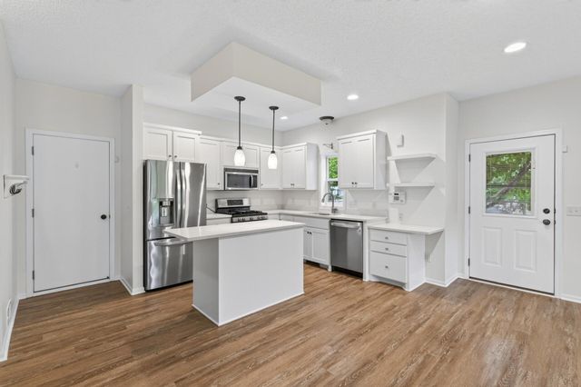 1548 Legacy Parkway E, Maplewood, MN 55109