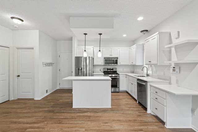 1548 Legacy Parkway E, Maplewood, MN 55109