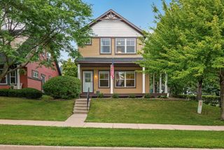 1548 Legacy Parkway E, Maplewood, MN 55109