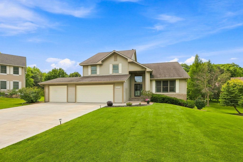 14335 48th Avenue N, Plymouth, MN 55446 — photo 2