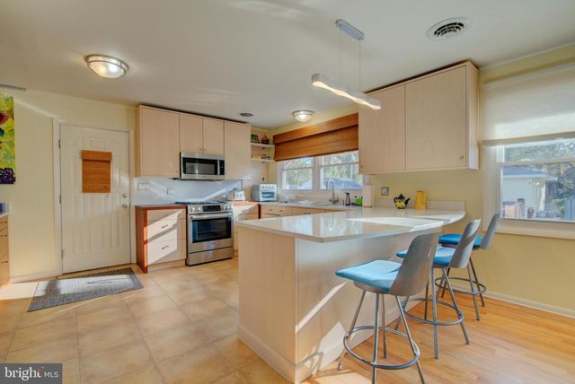 946 BRYANT AVE, Colonial Beach, VA 22443