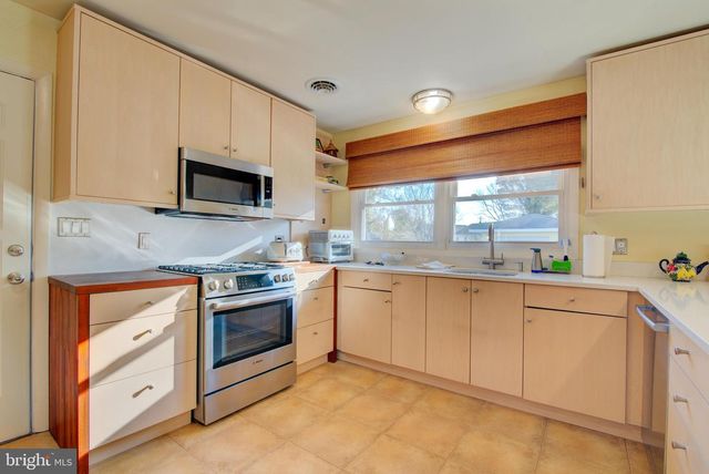 946 BRYANT AVE, Colonial Beach, VA 22443