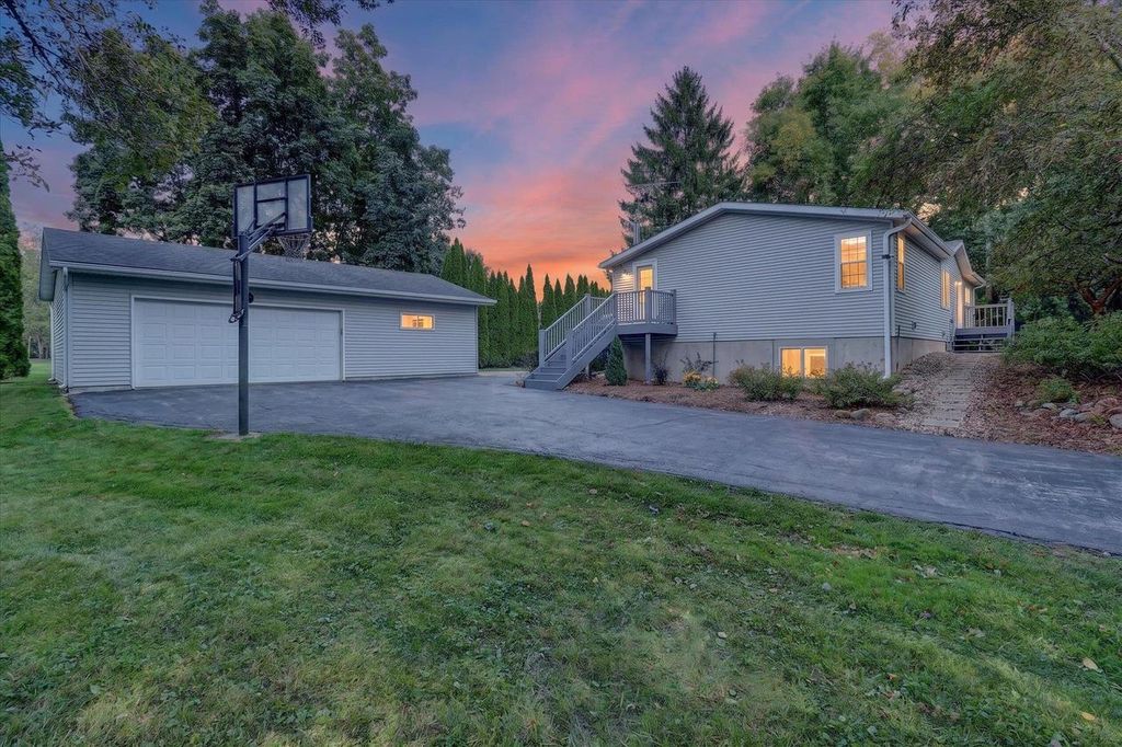 W2506 Circle Drive, Watertown, WI 53094