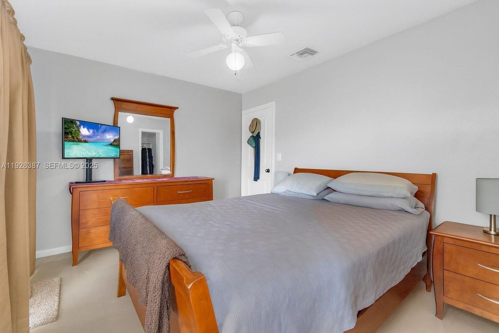 Image 10 of property listing at 3981 NW 201st St, Miami Gardens, FL 33055