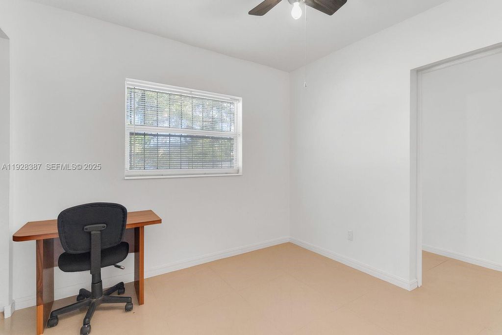 Image 14 of property listing at 3981 NW 201st St, Miami Gardens, FL 33055