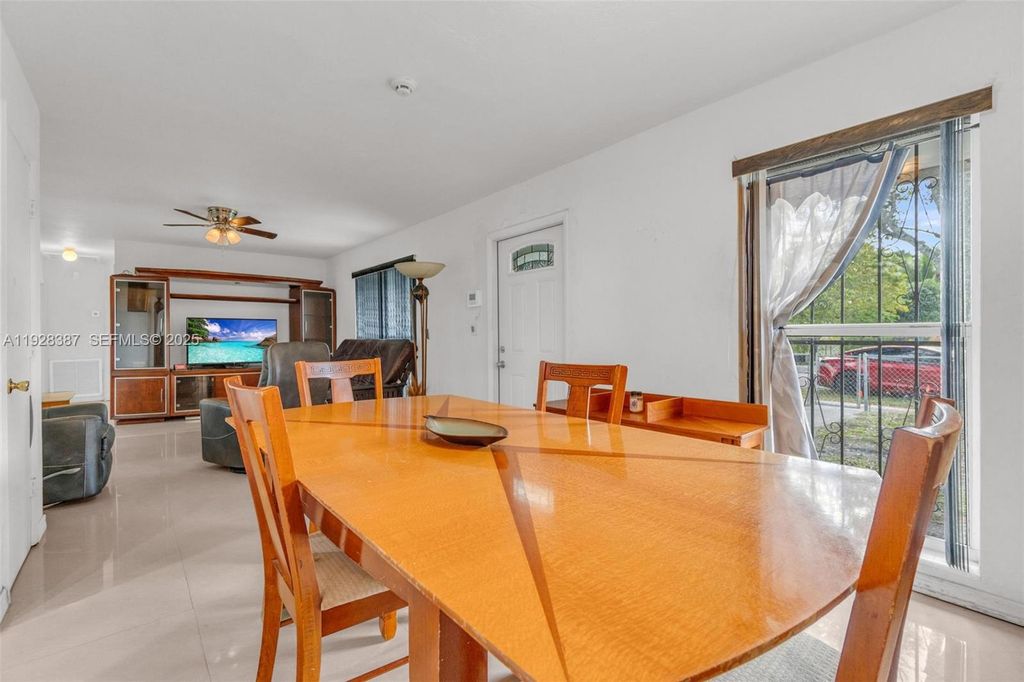 Image 8 of property listing at 3981 NW 201st St, Miami Gardens, FL 33055