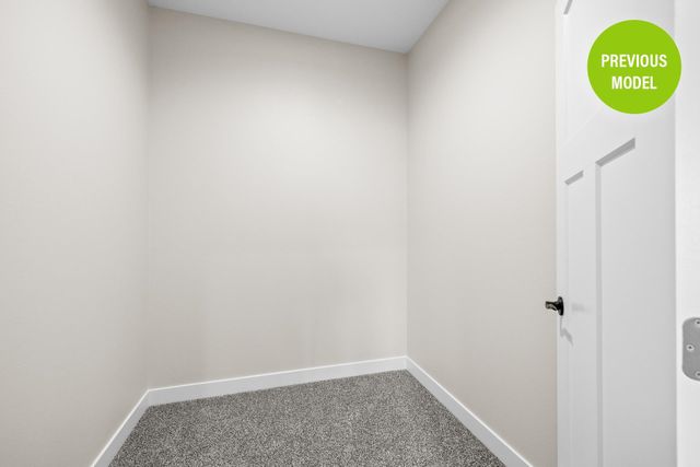 2405 15th St NW, Minot, ND 58703