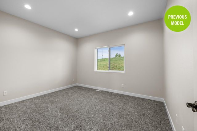 2405 15th St NW, Minot, ND 58703