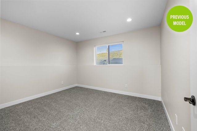 2405 15th St NW, Minot, ND 58703