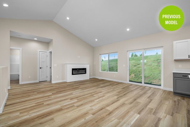 2405 15th St NW, Minot, ND 58703