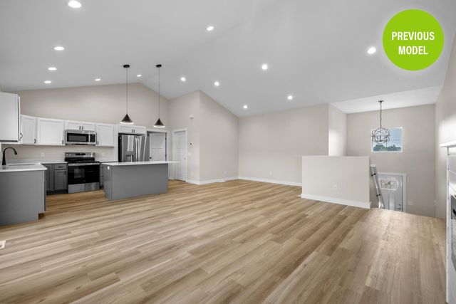 2405 15th St NW, Minot, ND 58703