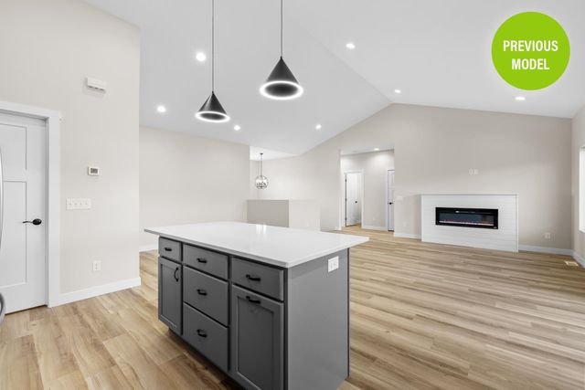 2405 15th St NW, Minot, ND 58703