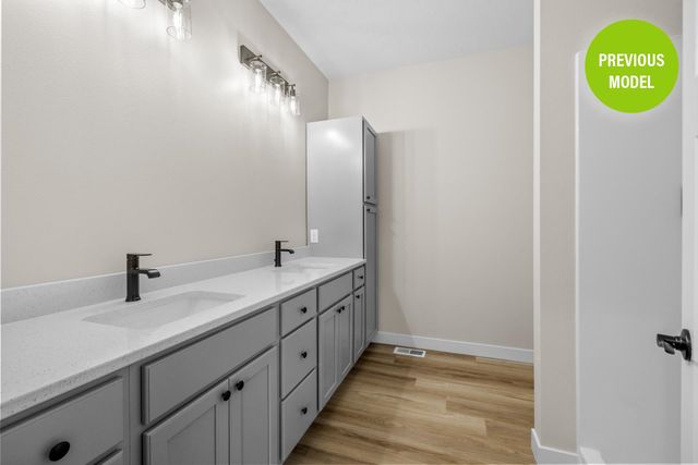 2405 15th St NW, Minot, ND 58703