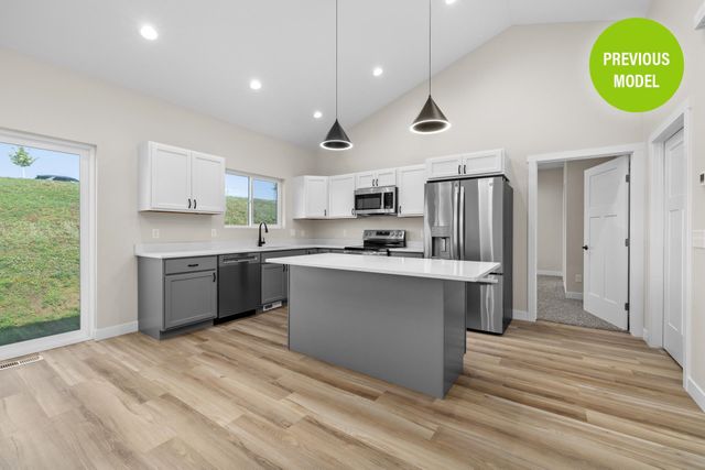 2405 15th St NW, Minot, ND 58703