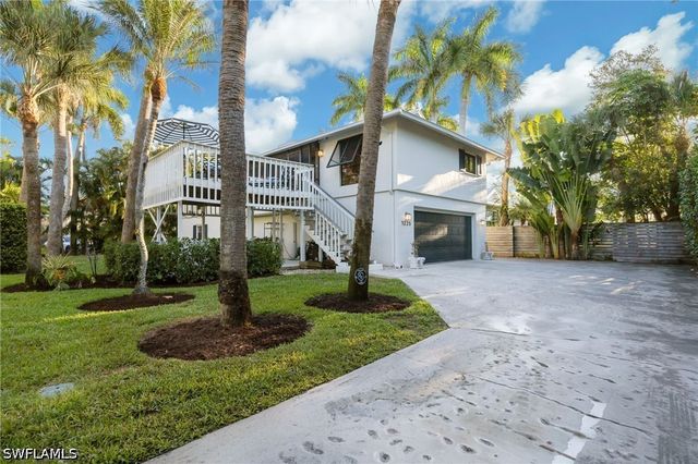 1225 Sandpiper ST, Naples, FL 34102