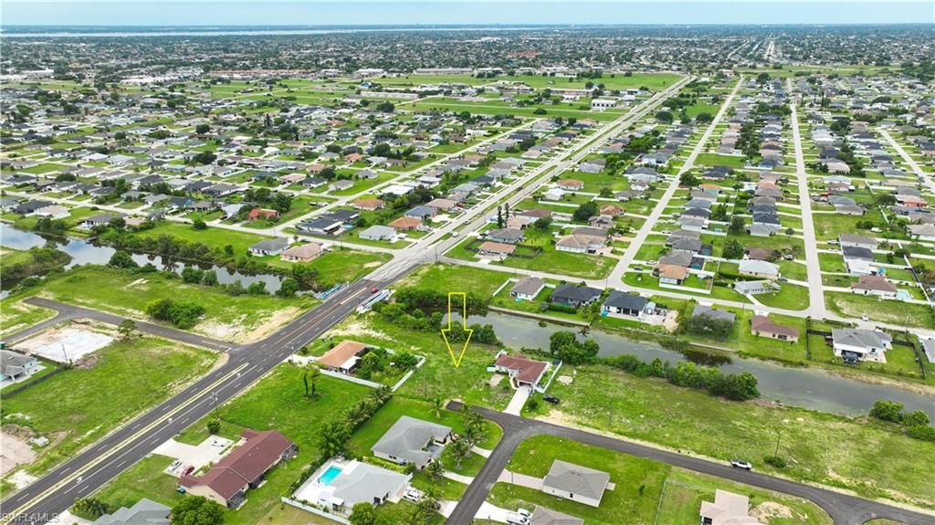 Image 7 of property listing at 722 NE 12th ST, Cape Coral, FL 33909