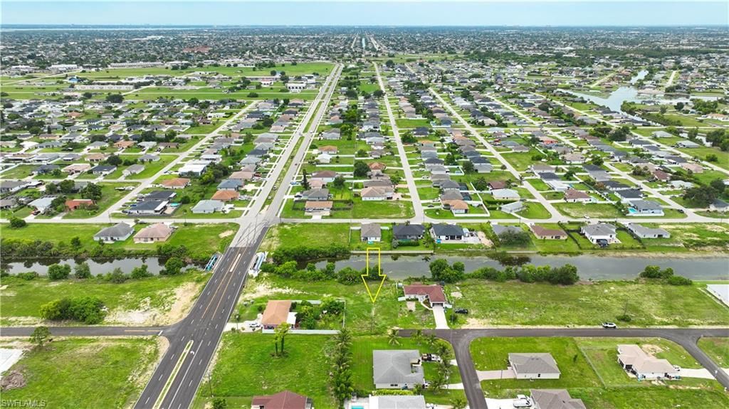 Image 8 of property listing at 722 NE 12th ST, Cape Coral, FL 33909