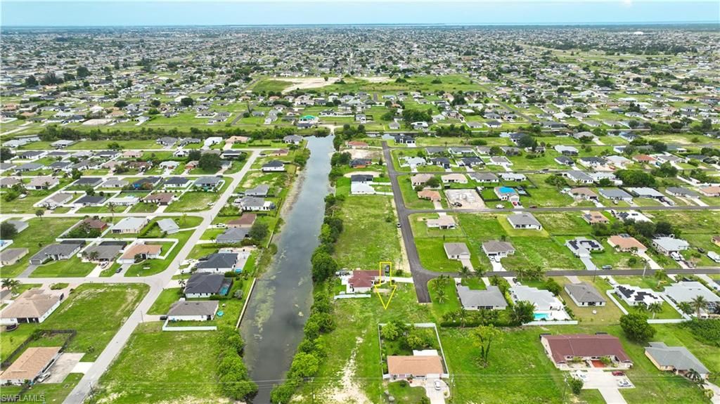 Image 9 of property listing at 722 NE 12th ST, Cape Coral, FL 33909