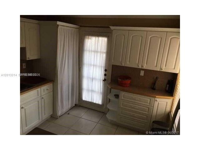 10794 N Kendall Dr B23, Miami, FL 33176